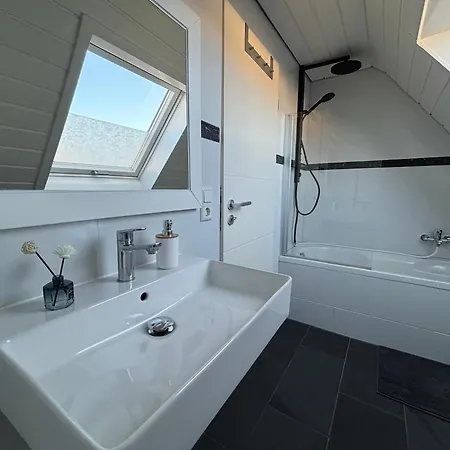 Moderne Deluxe 3-zi Eigentums- Maisonette-wohnung Ibm Bertrandt Mercedes Appartement Ehningen