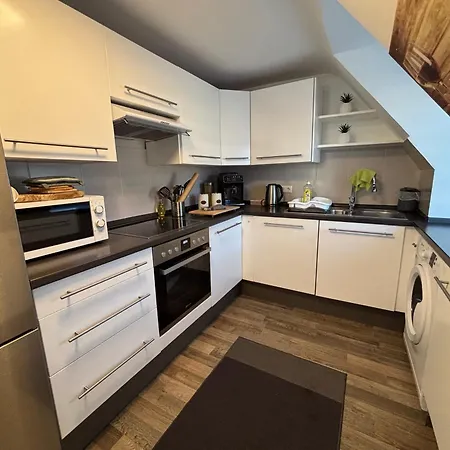 Moderne Deluxe 3-zi Eigentums- Maisonette-wohnung Ibm Bertrandt Mercedes