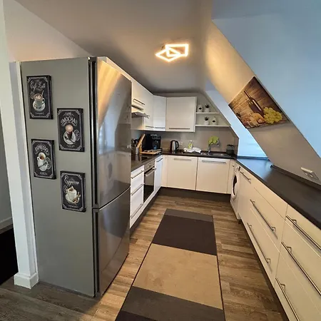 Moderne Deluxe 3-zi Eigentums- Maisonette-wohnung Ibm Bertrandt Mercedes *