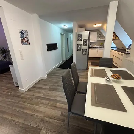 Appartement Moderne Deluxe 3-zi Eigentums- Maisonette-wohnung Ibm Bertrandt Mercedes