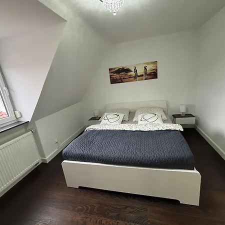 Moderne Deluxe 3-zi Eigentums- Maisonette-wohnung Ibm Bertrandt Mercedes *