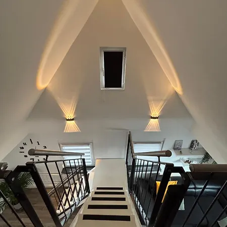 Moderne Deluxe 3-zi Eigentums- Maisonette-wohnung Ibm Bertrandt Mercedes Appartement Ehningen