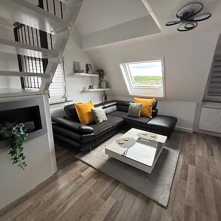 Moderne Deluxe 3-zi Eigentums- Maisonette-wohnung Ibm Bertrandt Mercedes Ehningen